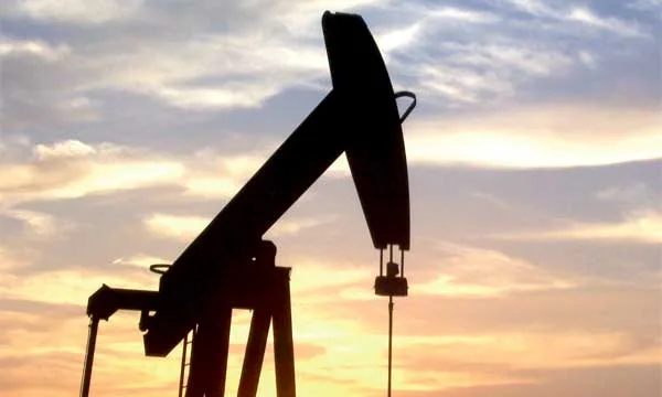 L’OPEP+ accélère le retour de sa production malgré la baisse du pétrole