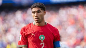 أشرف حكيمي بقميص المنتخب المغربي