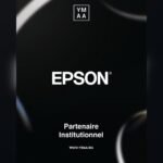 شعار Epson وشعار YMAA على خلفية سوداء مع نص شراكة مؤسسية