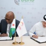 حفل توقيع رسمي بين مسؤولين في مؤتمر الهيئة الإسلامية للتمويل التجاري