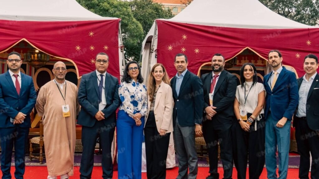 مجموعة من المسؤولين والضيوف في حفل افتتاح أيام المغرب في ميامي