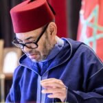 Official in traditional Moroccan attire at a formal working session