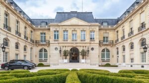 مقر منظمة التعاون الاقتصادي والتنمية بقصر لا مويت في باريس