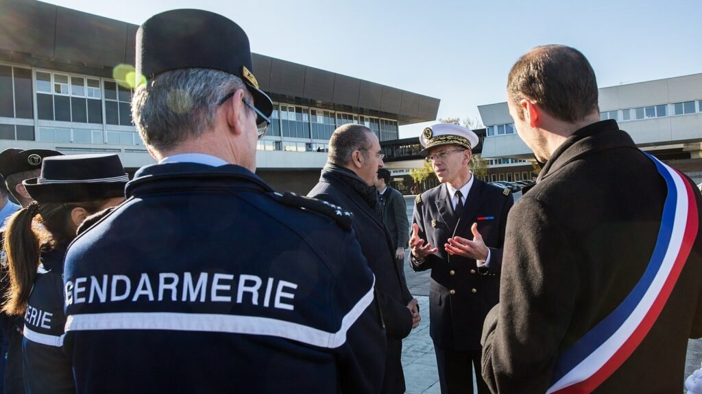 Laurent Nunez assistant à un séminaire de la gendarmerie nationale