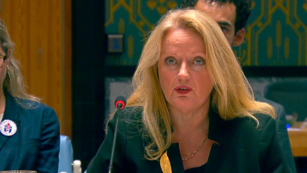 Sesión del Consejo de Seguridad con representante del Reino Unido en el podio