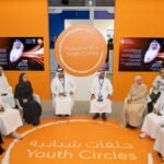 Participants discutant lors du Forum international de Sharjah pour le tourisme